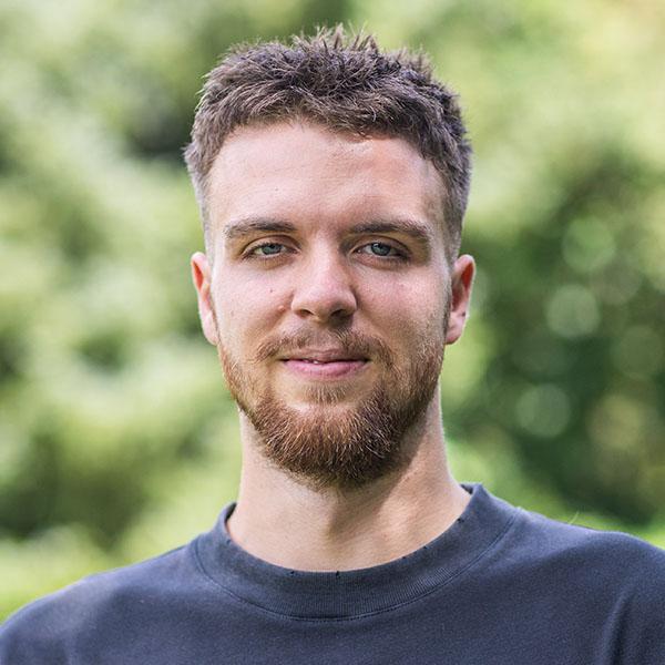 Nicholas in der Natur - Wasserfilteroase Crew