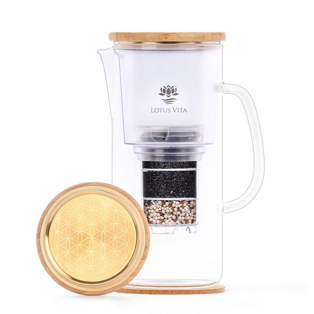 Lotus Vita Wasserfilter Glaskanne Enya mit Bambusdeckel 1,4L - Natura Plus Gold Edition