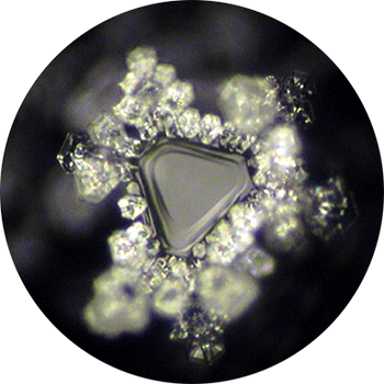 Wasserprobe nach 7 Minuten im Edelsteinwasser von Vitajuwel