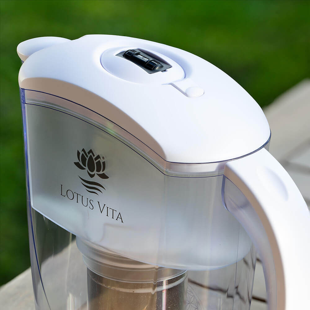 Lotus Vita Wasserfilter-Kanne Esprit 1,3L - Natura Plus Weiß Deckelansicht